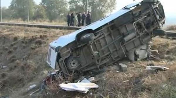 accident grav in republica moldova 8 morti si 15 raniti dupa ce un tren a lovit un microbuz video