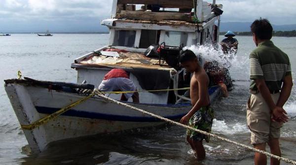 cel putin opt morti in urma naufragiului unui vas cu imigranti care incercau sa ajunga in australia