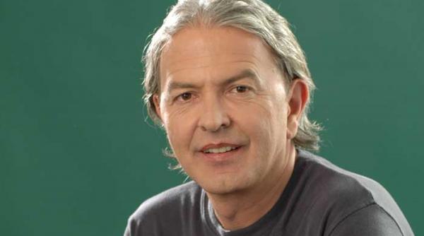 ducu bertzi ofera floare de colt pe calea victoriei