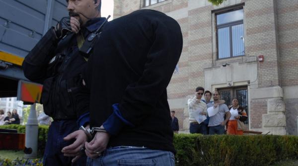 inca un membru al gruparii ghenosu retinut pentru santaj