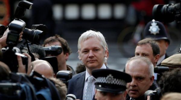 julian assange va fi extradat in suedia
