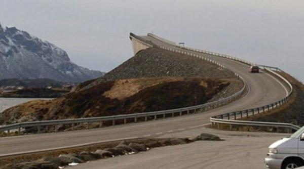 drumul spre nicaieri un pod norvegian transformat in atractie turistica video galerie foto