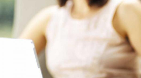 numarul de prieteni pe facebook depinde de structura creierului