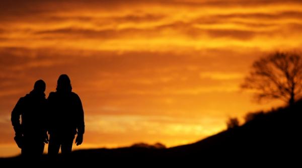 o fata si un baiat care sunt logoditi si care vor avea un copil au descoperit ca sunt frati