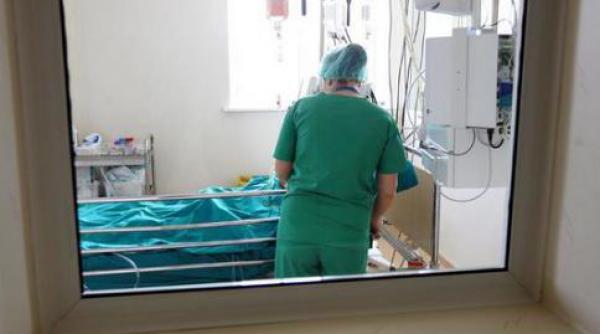 o fetita de un an in coma dupa ce a cazut televizorul pe ea