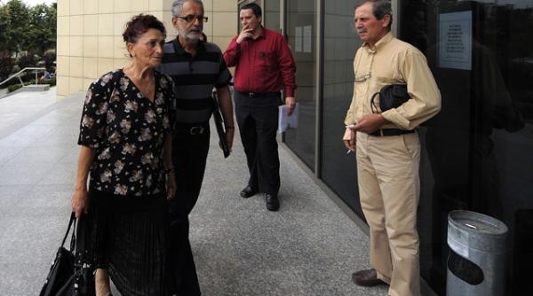 parintii madalinei manole au dreptul sa si vada nepotul doua sambete pe luna