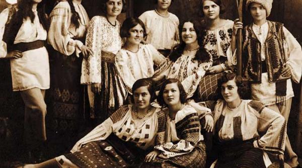 unsprezece fetiscane