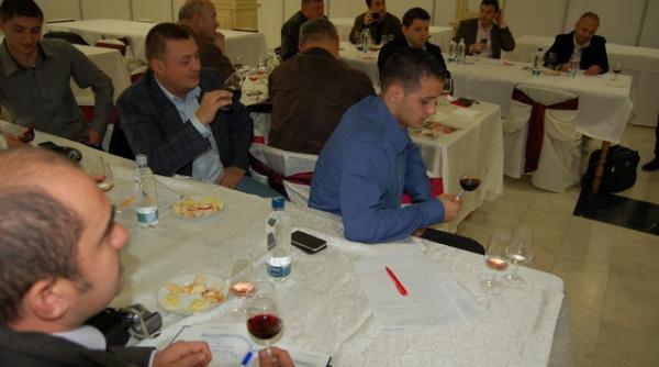 o forma inedita de invatamant scoala in care s a baut in timpul orelor din zeci de sticle de vin