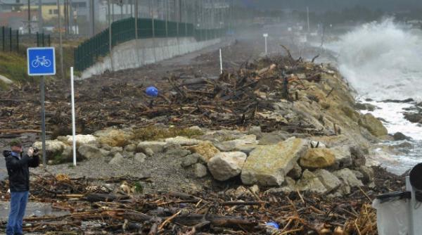 ploile abundente s au mutat in franta trei morti si 600 de persoane evacuate