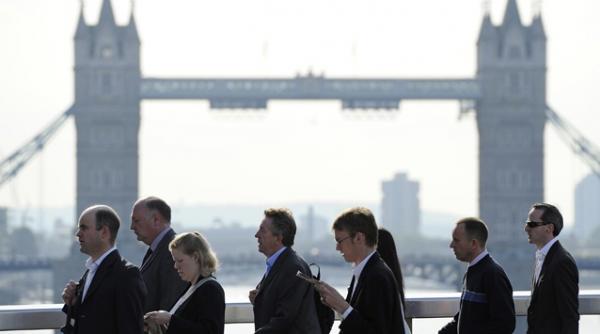 britanicii considera drept o bataie de joc faptul ca romanilor li se ofera slujbe bine platite