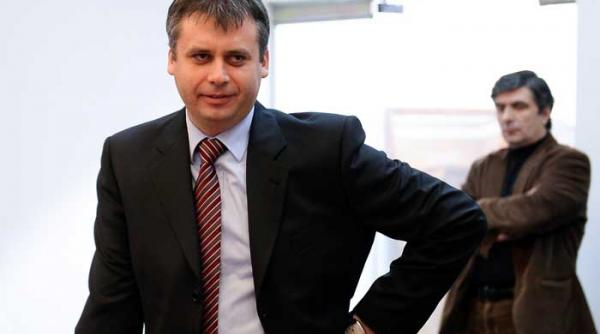 pdl istii il scot din schema pe adrian crit seful ratb oprescu anunta ca va ataca decizia in instanta