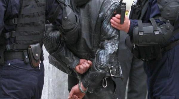 descinderi in oravita si bocsa sunt vizate persoane suspectate de trafic cu tigari si alcool