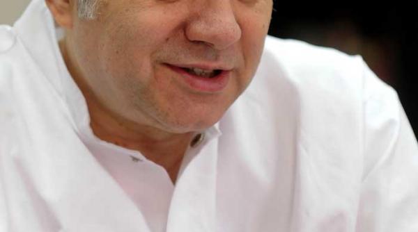 ordinul de merit in grad de ofiter profesorului irinel popescu