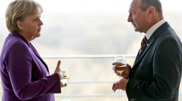 merkel ne lauda ca vrem sa trecem la euro