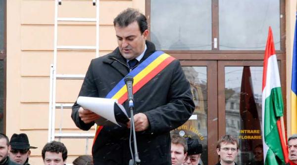 mituiti cu vacante si haine din mall