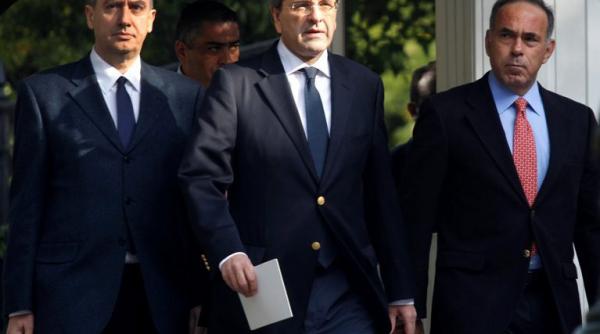 joc politic riscant in grecia cel mai puternic partid de opozitie nu voteaza noi masuri de austeritate