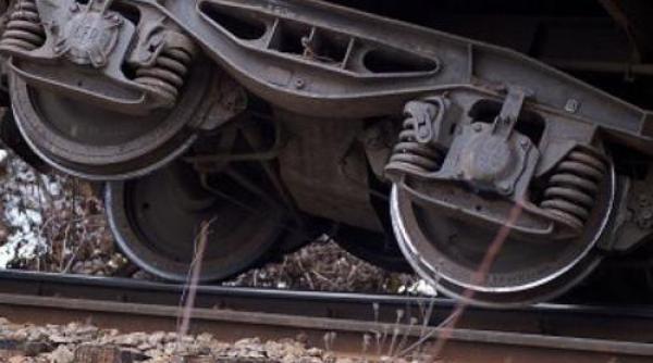 accident feroviar pe ruta bucuresti timisoara vagonul unui tren de marfa a deraiat
