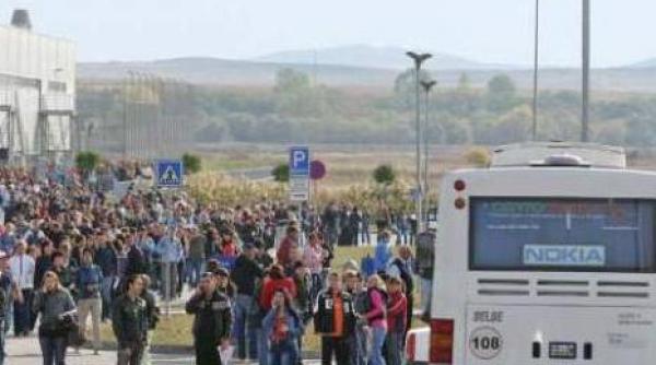 protest spontan la jucu angajatii de la nokia s au solidarizat cu un coleg acuzat de furt