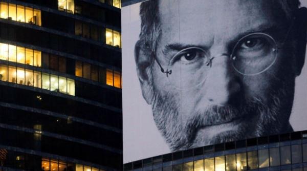 un interviu acordat de steve jobs in 1995 va fi proiectat in cinematografe fondatorul apple a dorit sa i faca o farsa papei ioan paul al ii lea video