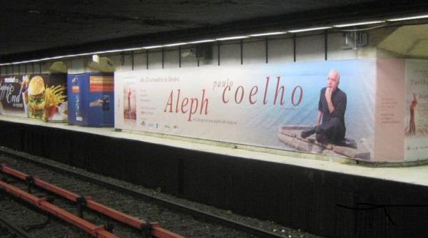 paulo coelho comenteaza pe facebook o fotografie din metroul bucurestean