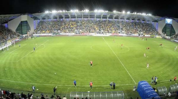 8 martie si 1 iunie pe stadionul petrolului