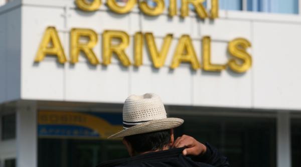 aeroportul din cluj cinci curse intarziate si una anulata din cauza cetii