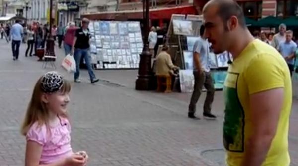 duet impresionant o fetita care ciripeste si un campion la beatbox video