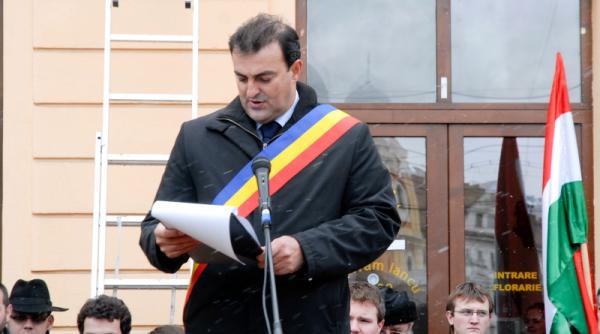 fabrica de bani apostu omv carrefour dedeman si baumax o aveau pe sotia primarului din cluj pe statul de plata