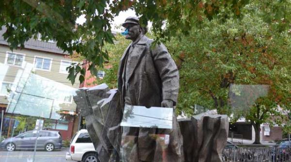 lenin la seattle in inima capitalismului
