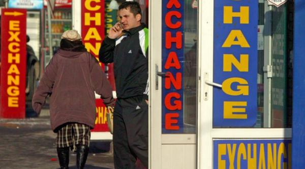 leul la cel mai slab curs al anului