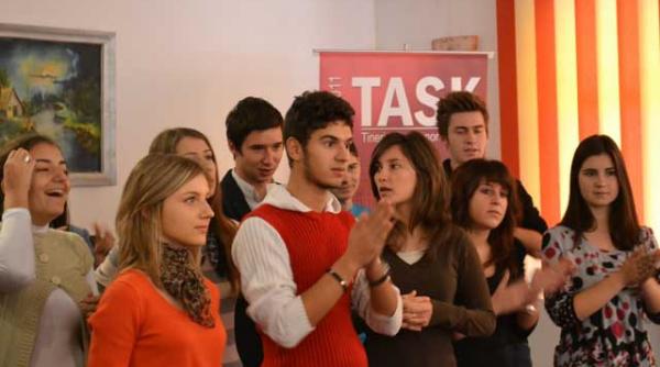 tineri antreprenori in scoala