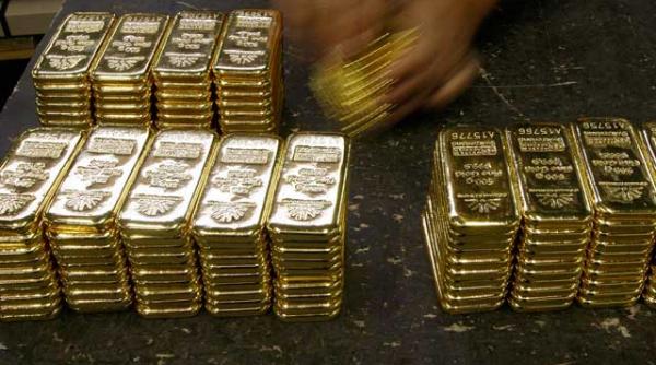 bancile centrale nu mai au incredere in bani si cumpara aur in disperare