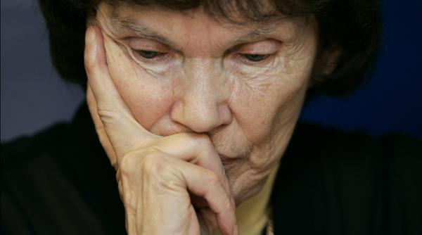 danielle mitterrand plasata in coma artificiala