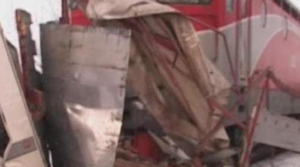 accident grav in mehedinti trenul rapid bucuresti belgrad a lovit o autoutilitara