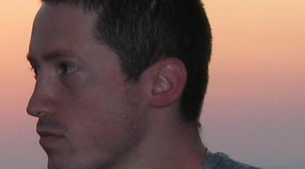 aplicatiile unui roman descarcate de 5 milioane de ori pe smartphone