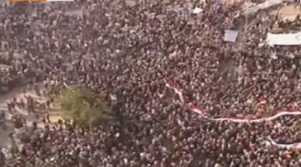 bataile sangeroase continua in piata tahrir din cairo 26 de morti si 1 700 de raniti dupa patru zile de proteste