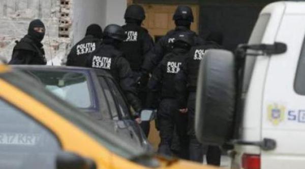 descinderi la hackeri in patru judete si in capitala este vizata o retea specializata in fraude informatice