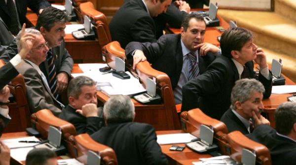 scandal in parlament din cauza defectiunilor aparute la sistemul de vot electronic