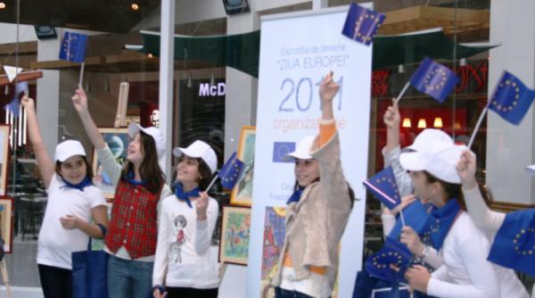 cele mai reusite 60 de desene pentru concursul ziua europei 2011 au fost expuse intr un centru comercial din bucuresti