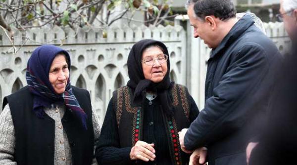 geoana senatorul dabulenilor cum a facut revolutie fostul lider psd la caminul cultural