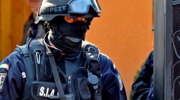 descinderi in sapte judete la contrabandistii de telefoane