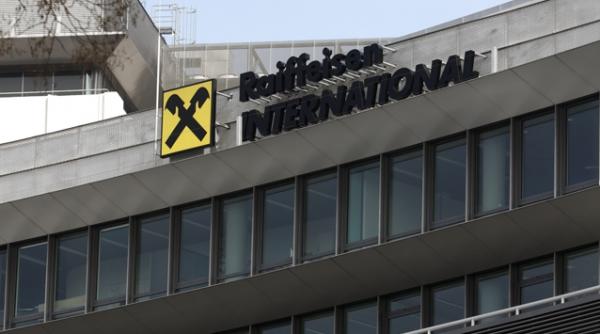 se ingroasa gluma raiffeisen bank s ar putea retrage de pe unele piete central si est europene