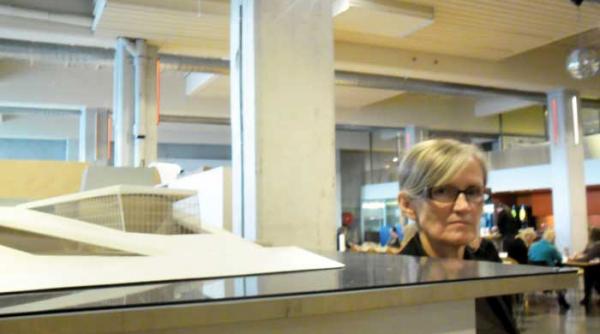 cladirea ce ne invita la o plimbare pe acoperis