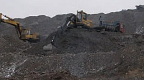 doi muncitori au murit in hunedoara dupa surparea unei portiuni dintr o halda de zgura