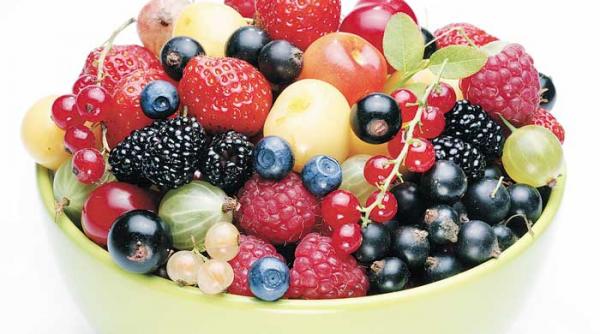 fructele se mananca dimineata si cu coaja