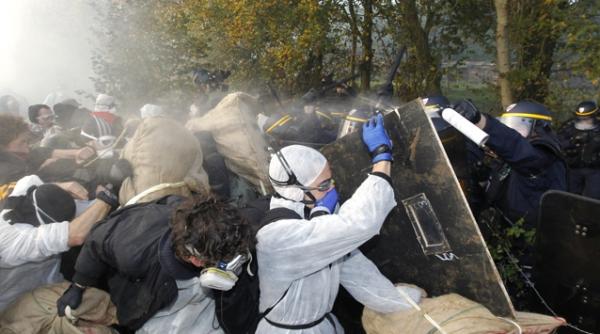 proteste violente in germania impotriva unui convoi de deseuri radioactive