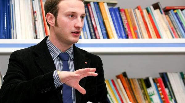 andrei tinu muscat de o vipera fiul jurnalistului dumitru tinu a fost operat de urgenta