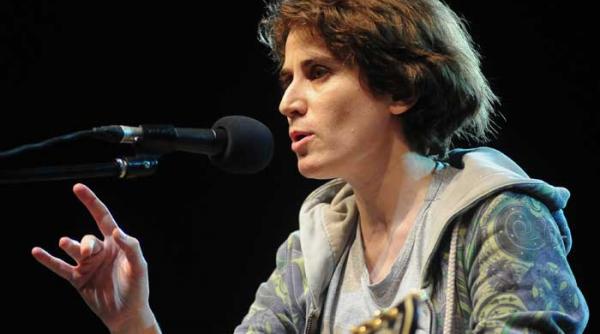 de mos nicolae ada milea canta la aida pub ajutata de adi si bobo