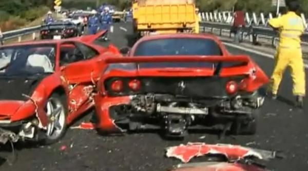opt ferrari si un lamborghini au fost distruse in japonia