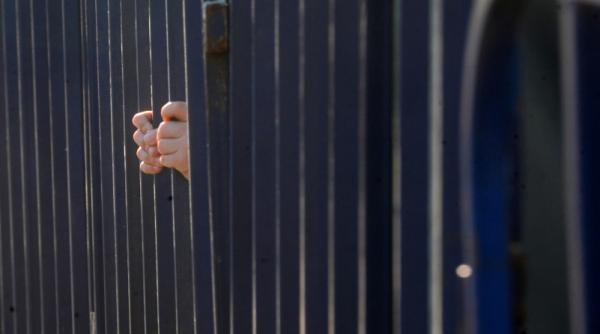 un copil de cinci ani si a mintit mama ca a fost violat ca sa nu fie pedepsit ca a lipsit prea mult de acasa